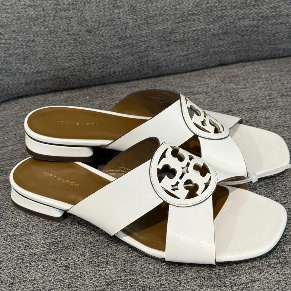 Tory Burch White Sandals with white Medallion - Picture 10 of 10